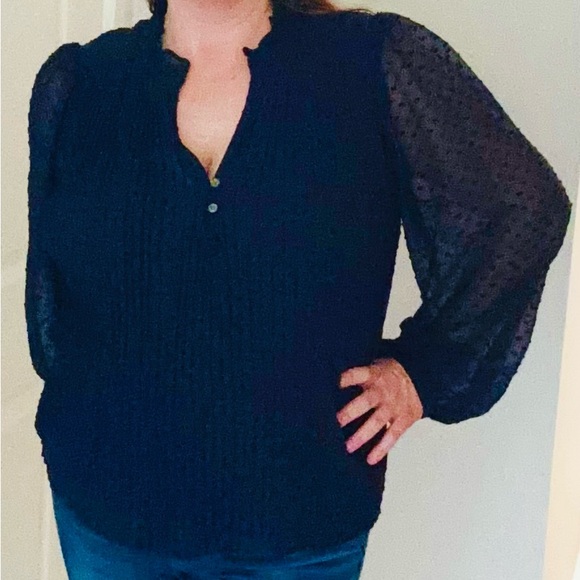 Gap blouse - prefect for work and date night - Picture 3 of 4